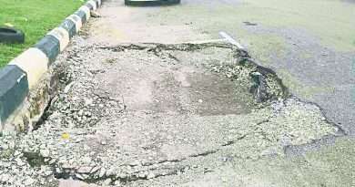 道路辗平又塌陷 居民受促小心驾驶