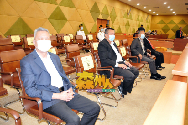 州议员列席聆听芙蓉市政局常月会议，左起叶耀荣、吴金财、周世扬、P古拿。