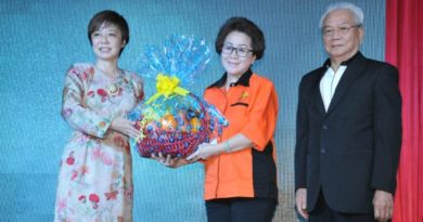 穿马来装出席活动被投诉   陈丽群：体现大马多元文化