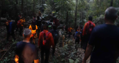 9男女登山迷路 获消拯员救回
