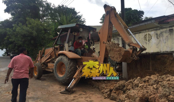 亚沙路古鲁花园外墙坍塌情况严重，已获芙蓉市政局派员抢修。