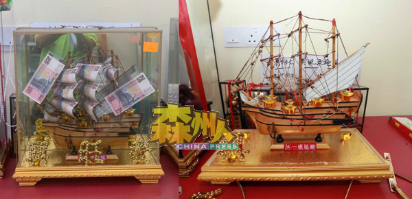 “帆”被偷走了，用2元新币作风帆的福品金帆船（左），9张（合计50令吉）的现钞全遭小偷窃走。