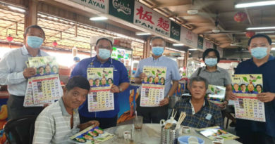 马华月历好抢手 一句钟内派完400份