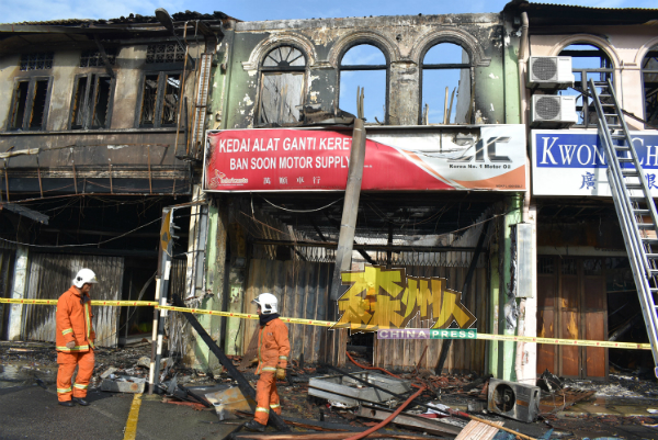 庇劳发生严重火灾，5间百年老店被烧毁。