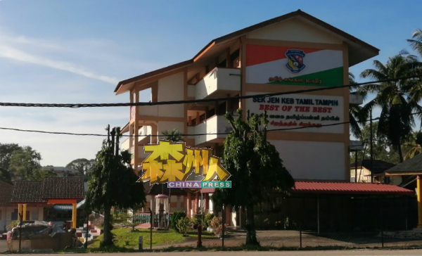 淡边淡米尔小学在去年杪将校徽修改成形同“印度国旗”的模样，顿时在地方上闹得沸沸扬扬。