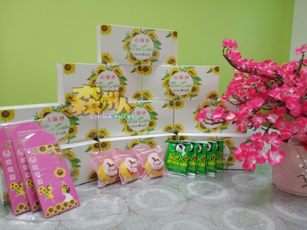 今年的万茂新村新春礼饼盒被形容为“有温度、有甜度”，内容包含向阳饼、过口甘茶包，以及向日葵红包封。
