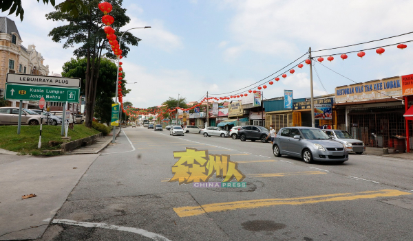 吴勇汉建议在金群利商业区前方的大路旁，增设泊车位，让民众在不违例及安全的情况下泊车。