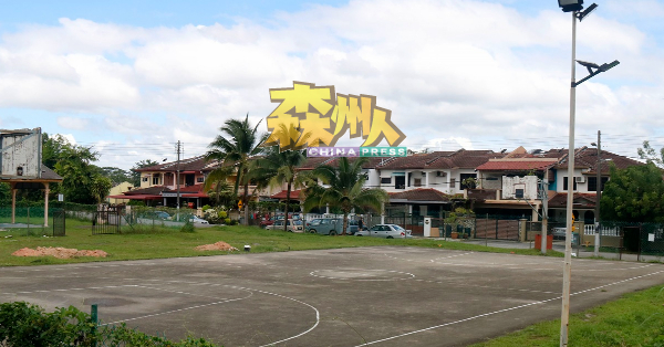 叶耀荣将拨款一万令吉，为篮球场进行提升工程，包括更换投篮板及篮球网、地面油漆、维修照明灯。