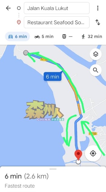 养虾场所排出污水的海口（灰点）距离渔船码头（红点）至少1公里。
