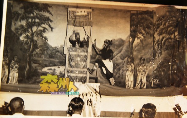 当年芙蓉的游艺场建搭大戏棚，本地和香港的名伶都曾在戏台上演过戏。
