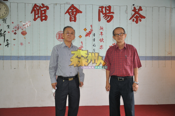 森美兰茶阳会馆2021至2023年第46届理事会改选提名顺利完成，李国辉（右）及邹尚轩正式宣布退出竞选。 