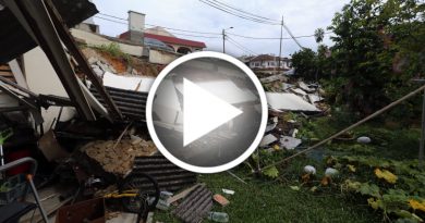 排水沟无法负荷大量雨水 屋旁围墙不堪冲击坍塌