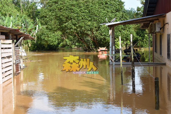 庇劳县柔河区在去年的11月，发生严重的突发水灾事件。