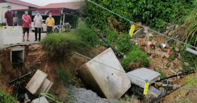 豪雨冲塌沟渠 威胁生命安全
