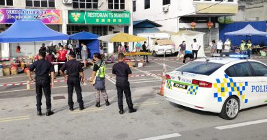 ◤森州MCO◢封城在即民众抢购食粮 警巡绕大街广播：买了快回