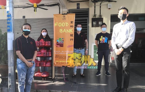 森华青获百酌点心店赞助场地，设立食物银行。