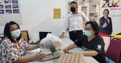 避免民众涌现服务中心申请援助物资 叶耀荣简化申请程序 送物资上门