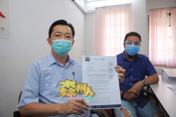 谢琪清（左）周一下午接获拟在达城兴建分化的私人发出的起诉诽谤信函；右为李凯业。