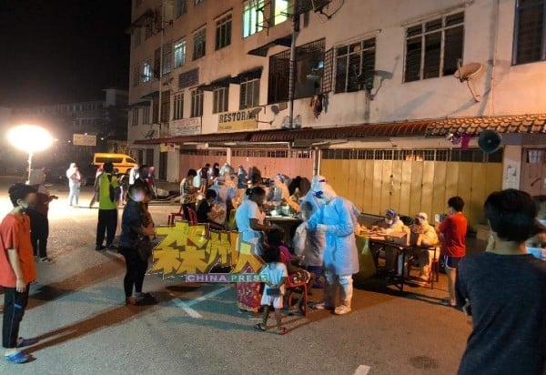 庇劳华嘉花园组屋B座及E座，111人夜间大筛检。