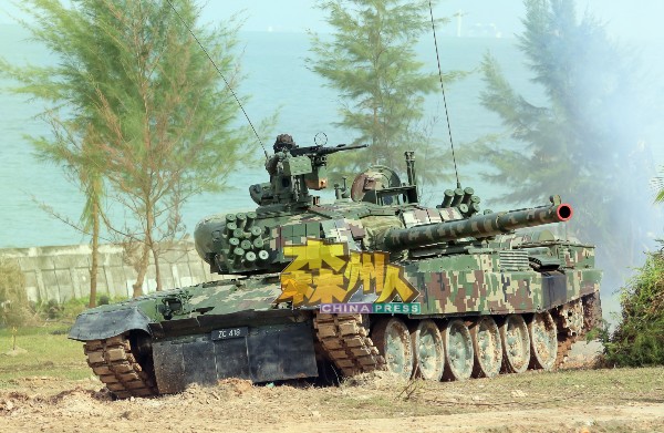 坦克车是武装部队的重要军事配备。