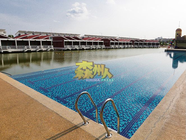波酒店业者的公共泳池暂时继续关闭。