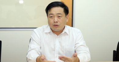 吴健南揭早期医药卡70岁顶限 近代人寿保单只有十多年期限？