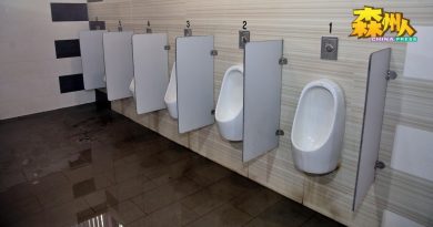 芙巴刹公厕水管损坏 常无水供  民众不满