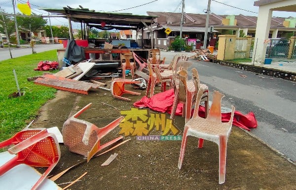 峇眼古尼雅花园一个食肆的物品被风吹得四散。