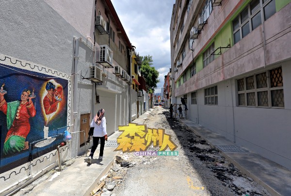 芙蓉市政局为芙蓉老城区后巷赋予新生命，在“艺术巷”打造大马最长壁画街，让后巷成为游客打卡拍照景点。