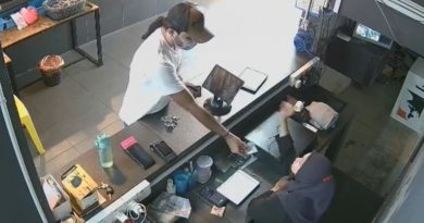 怀孕收银员勇揭骗子行为 片段上传社交媒体 50万人点击