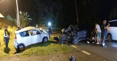 迈薇翻覆再撞休旅车 年轻司机当场不治
