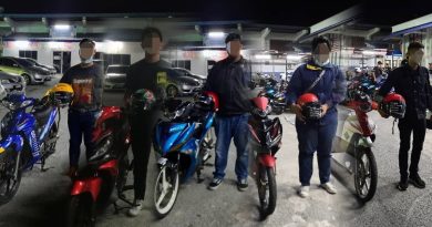 5青年飙摩哆“耍帅” 下场一点都不帅！