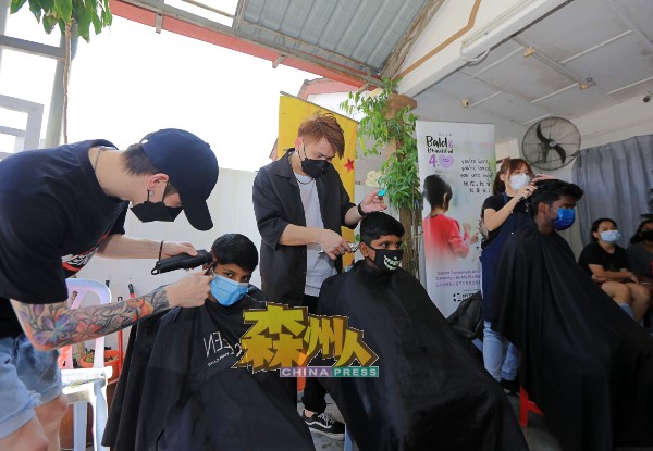 TK Hair Studio的理发师响应大会活动，为孩童们义剪。