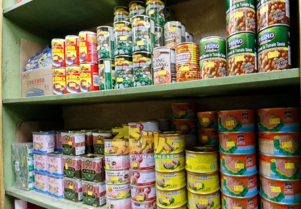 各类罐头猪肉食品及黄豆，价格上涨10%。