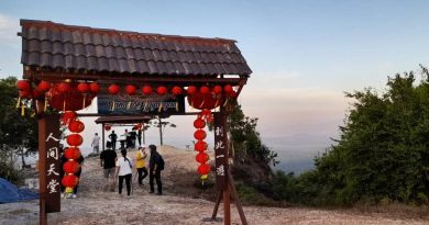 七彩伞 百盏灯 泰梳山新年添新意