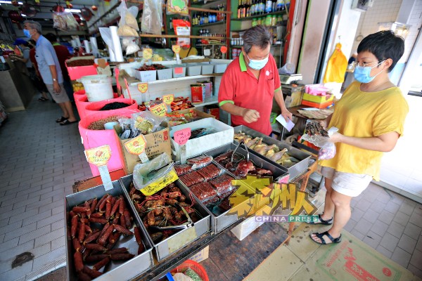 芙蓉市政局已开放农历新年临时准证，让小贩和商家申请在五脚基摆卖年货。