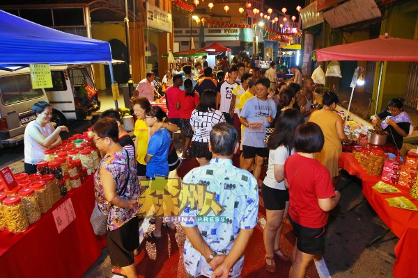 芙蓉文化街是芙蓉市区内唯一合法摆摊的地方，小贩若要摆摊可向主办方提出申请。