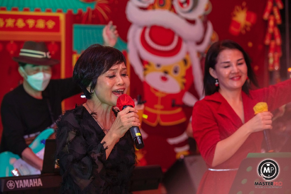 Dream梦幻乐队主唱歌手演唱多首经典华语、粤语及英语歌曲，令现场观众听出耳油，非常享受。