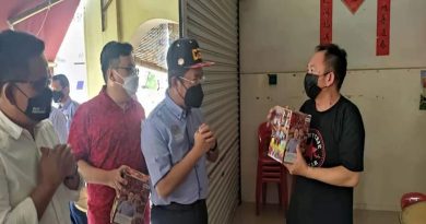 日叻务国会联合马华 派送3500年饼及红包