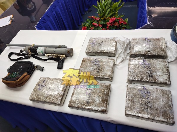 林茂警方起获7份疑大麻的块状物、一支自制气枪，及21粒作为气枪子弹的玻璃弹珠。