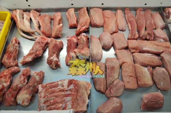 目前州内猪肉市场不受猪瘟影响，供应充足，价格稳定。