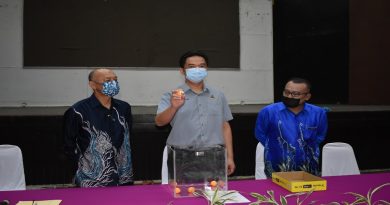 助非法路边摊小贩漂白 州政府两年300万建摊位
