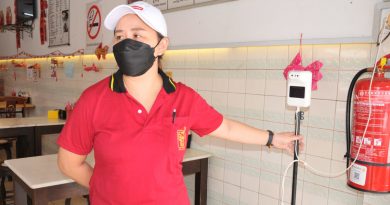即起废除量体温SOP 商家续摆放测温仪防发烧客