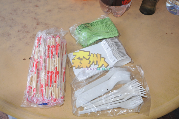 贩商不再自动为打包食物的顾客提供塑料吸管、汤匙、叉子或筷子。