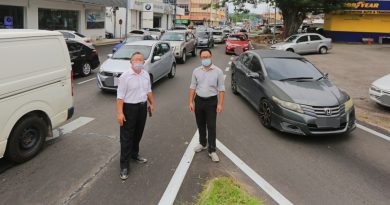 中小学恢复实体课首天 2000辆车挤入引发大塞车