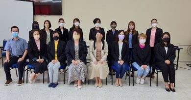 解决书包过重 三民华小采用电子课本　