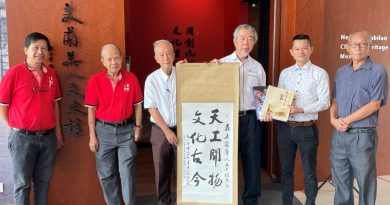 书法家文史馆挖到“宝” 发现儿时与父同绘海报