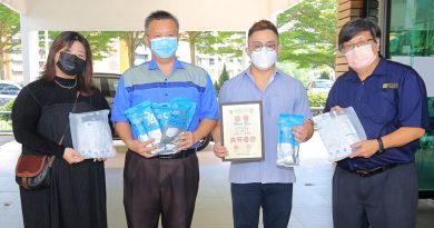 芙中3校友感激教师教导 捐600份口罩予母校教师
