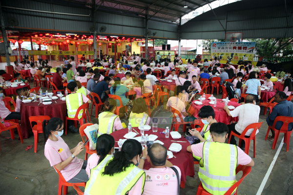现场吸引许多民众踊跃出席，支持全国华人文化节。
