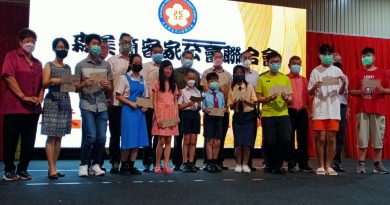 黄新发：政府推行1500最低薪金制 预计每年流失100亿